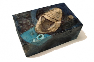 Ilse Gabbert, Shoebox object #40, handmade daphne paper, acrylic and wax